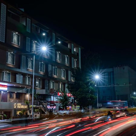 Hotel Pleasant Lake Ahmadábád Kültér fotó