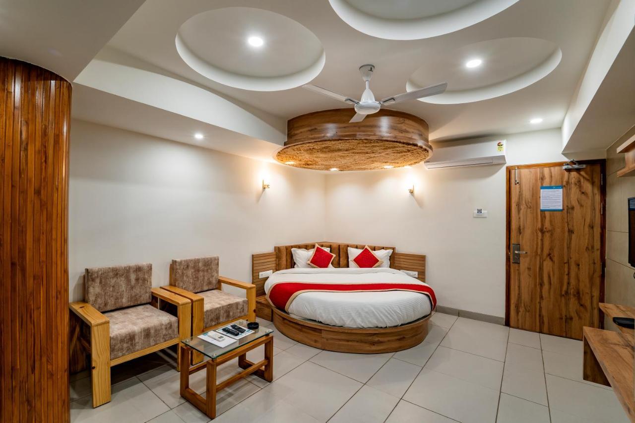 Hotel Pleasant Lake Ahmadábád Kültér fotó